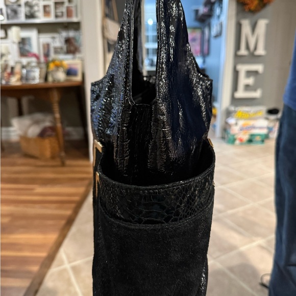 Michael Kors Black and Gold Shoulder Bag - Picture 4 of 4